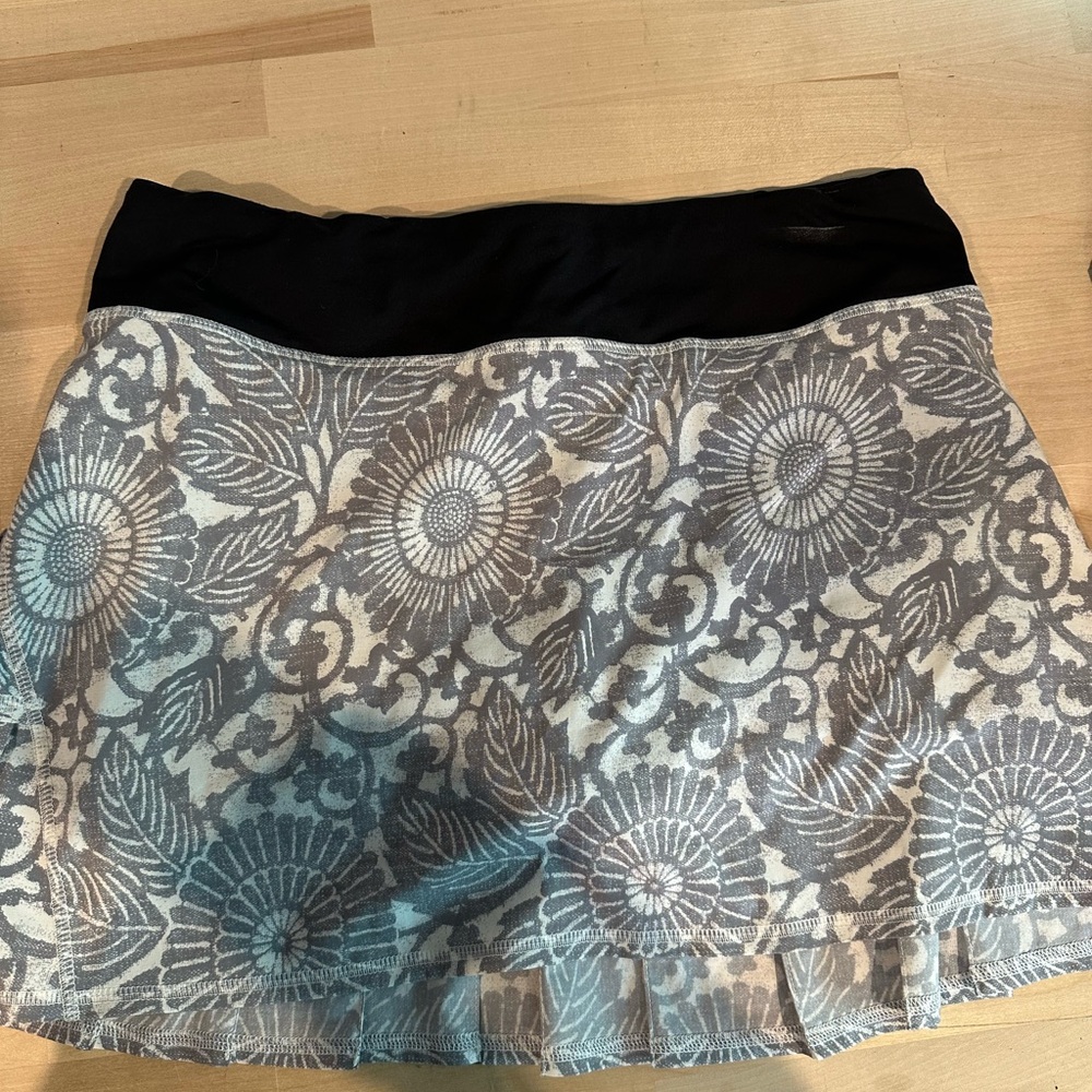 Lululemon pace setter skort. tennis / running Skirt